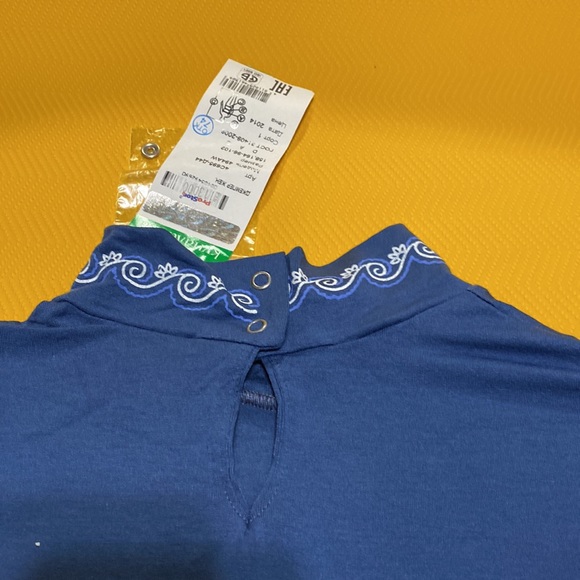 Top - Picture 6 of 8